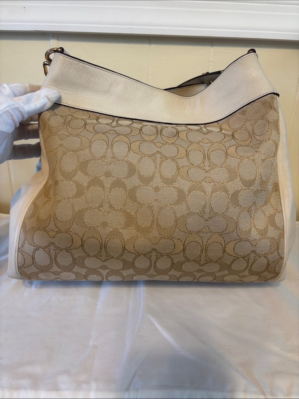 EUC Coach Outline Signature Lexy Shoulder Bag in Light Khaki/Chalk - Picture 10 of 16
